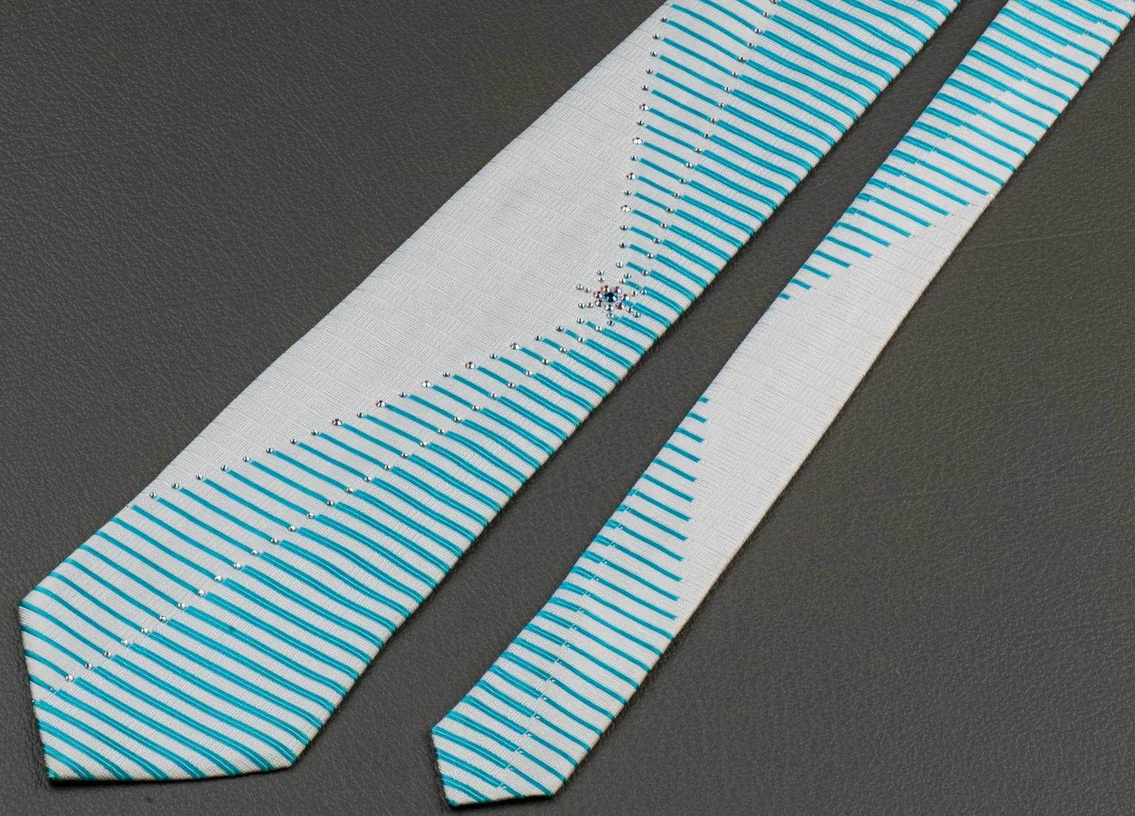 Daniel Hechter Silk Neck Tie Blue Stripes On White With Rhinestones 3 1/2 Inch