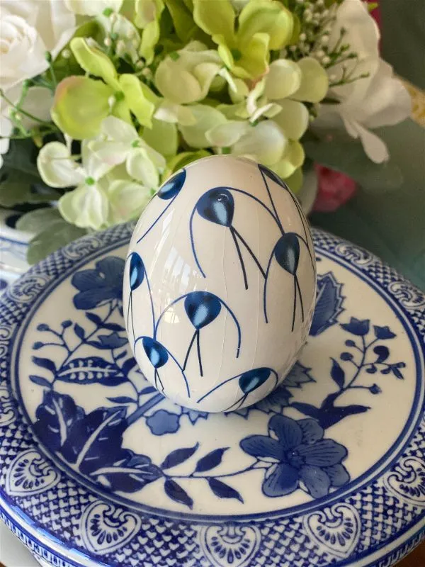 Trellis Egg Figurine, Blue and White Porcelain, Chinoiserie, Easter Spring Decor